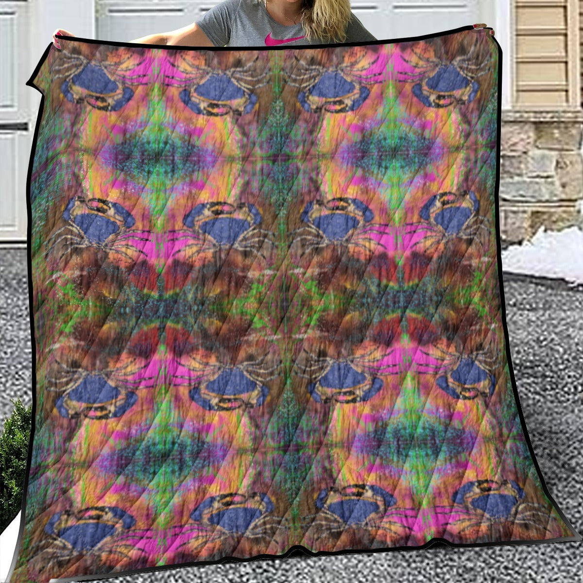 Psychedelic Crab Lightweight & Breathable Quilt With Edge-wrapping Strips